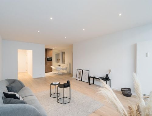                                        Appartement te huur in Elsene, € 1.400

