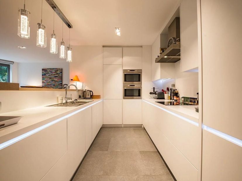 Goed gepresenteerd door Maia Zinchenko : maia.zinchenko@victoire.be<br />
Victoire Junot biedt u een prachtig luxe gemeubileerd appartement van ± 134