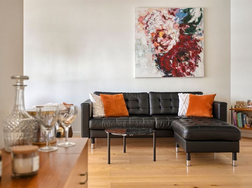 Op een uitstekende locatie, in de gegeerde omgeving van de Jan Van Rijswijcklaan, bevindt zich dit prachtig, volledig gerenoveerd appartement (2019).