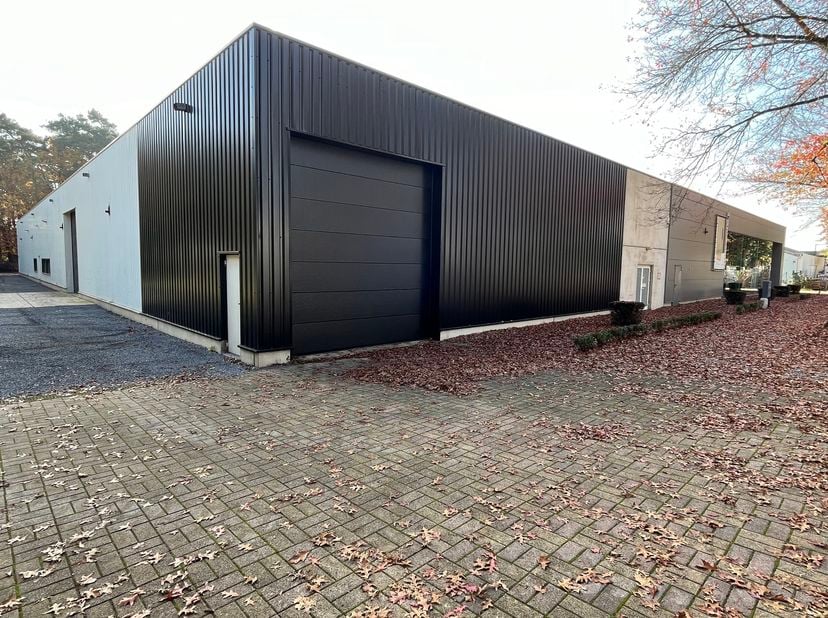 Bien professionnel à louer
                    à 3500 Hasselt