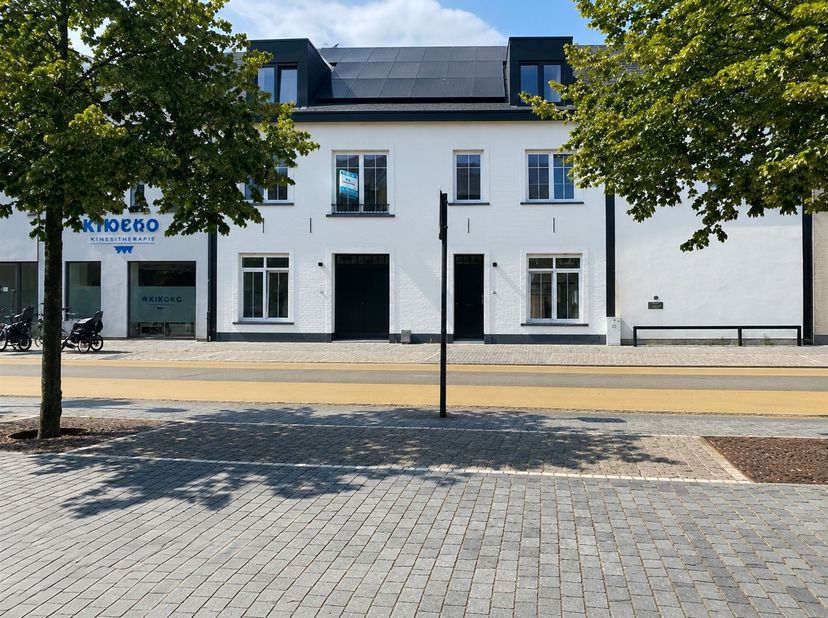 Deze exclusieve nieuwbouwwoning combineert ruimte, comfort en hoogwaardige afwerking op een toplocatie in het centrum van Mol. Mits voldaan aan de wet