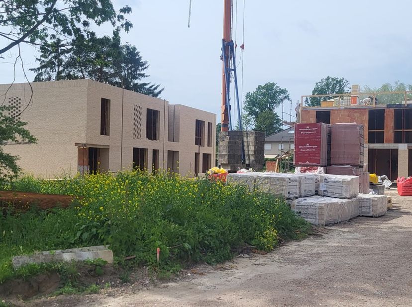 Nieuwbouwproject ‘VLINDERHOF’<br />
Exclusief wonen op een afgesloten domein in hartje Sint-Job<br />
WERKEN ZIJN LOPEND. EERSTE 4 WONINGEN STAAN REED