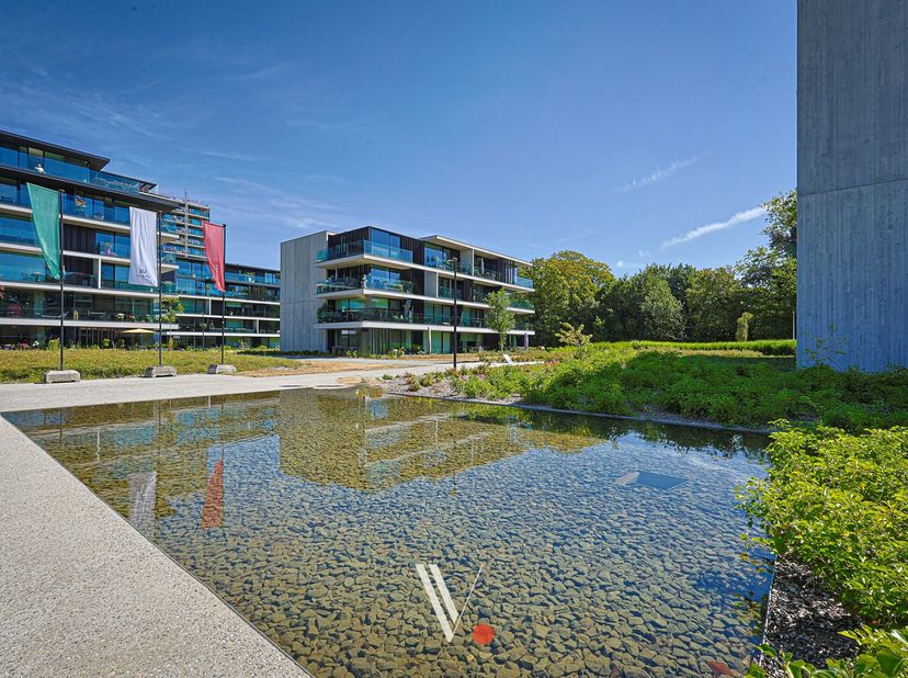 Wonen aan een prachtig, publiek toegankelijk kasteelpark vlak bij Kasteel Blauwhuis klinkt als een sprookje — maar in residentie Blauwpoorte wordt het