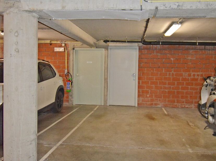 Garage à louer
                    à 8300 Knokke
