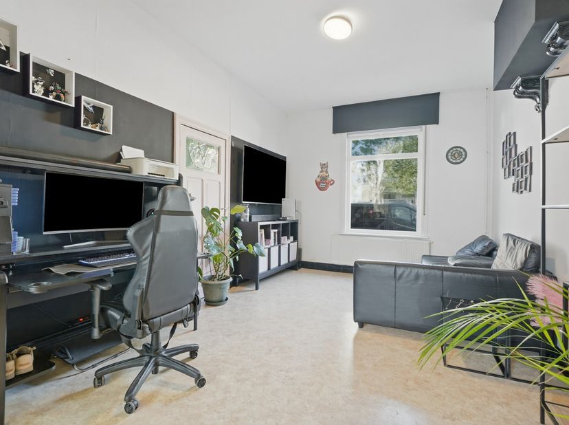 Ruime rijwoning met zongerichte tuin in Nieuwpoort-Stad<br />
<br />
Deze verrassend ruime rijwoning beschikt over een bewoonbare oppervlakte van 161