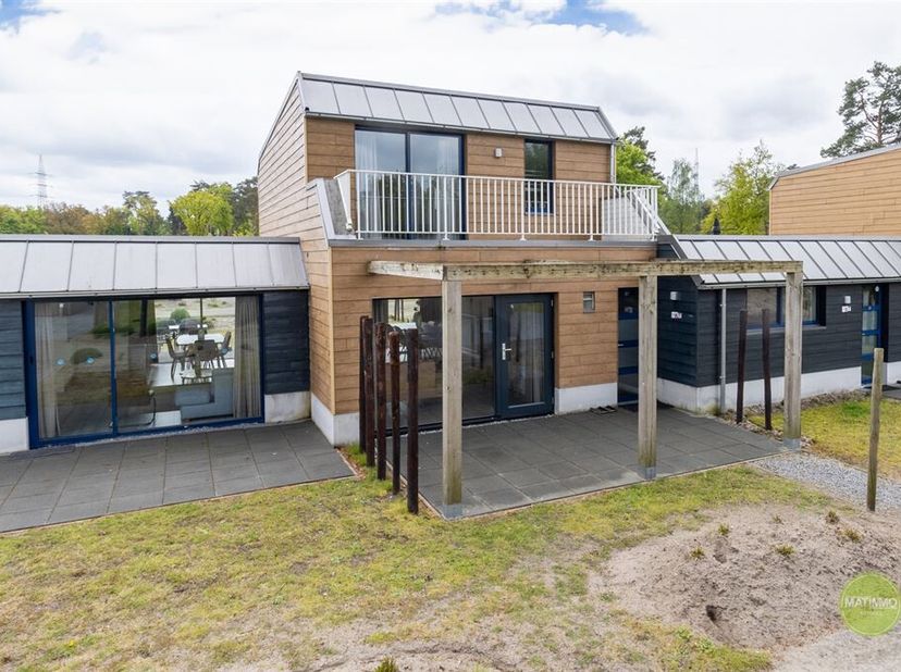 Ontdek uw nieuwe uitvalsbasis voor ontspanning in EuroParcs Zilverstrand, een oase van rust in de groene Antwerpse Kempen. Deze moderne vakantiebungal