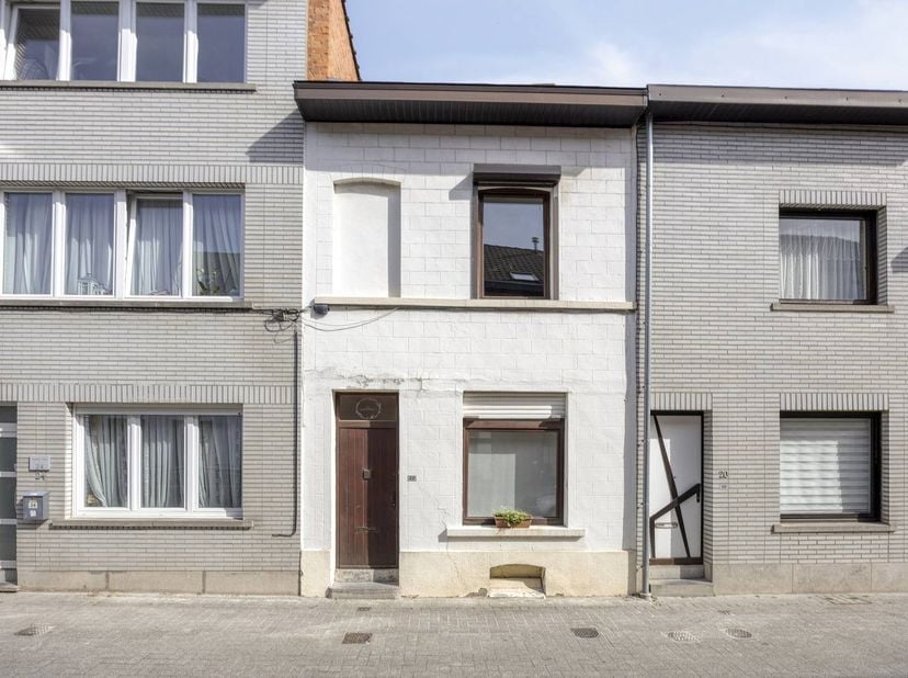 Cette maison de ville de caractère (construite vers 1910-1920) allie le confort d'antan au confort moderne. Située sur un terrain d'environ 120 m², ce