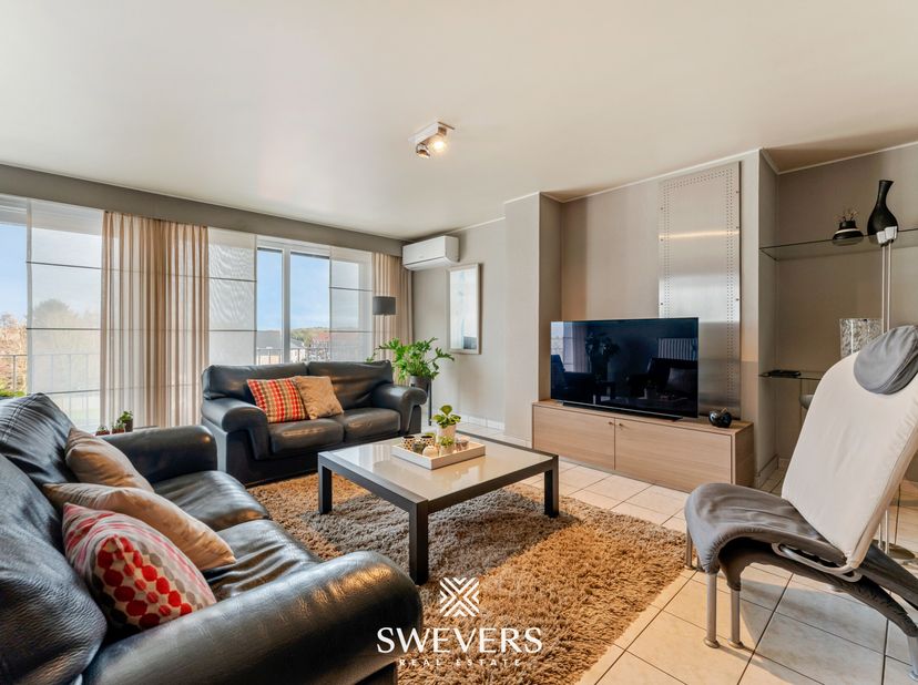 Interesse? Meer informatie op www.SWEVERS.be. - Dit instapklare appartement op de derde verdieping aan de Grote Baan in Houthalen-Helchteren biedt 116