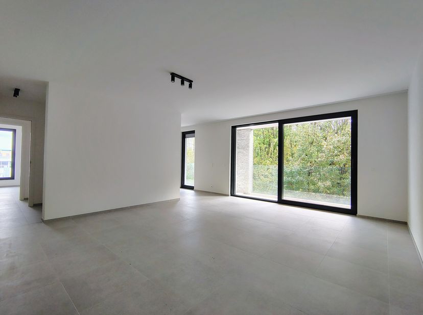 SCHAERBEEK - Ideaal gelegen vlakbij Meiser en de NAVO, in een aangename buurt, prachtig APPARTEMENT (4Bedrooms/2Badrooms/1Doucheruimte) van ± 160 m² m