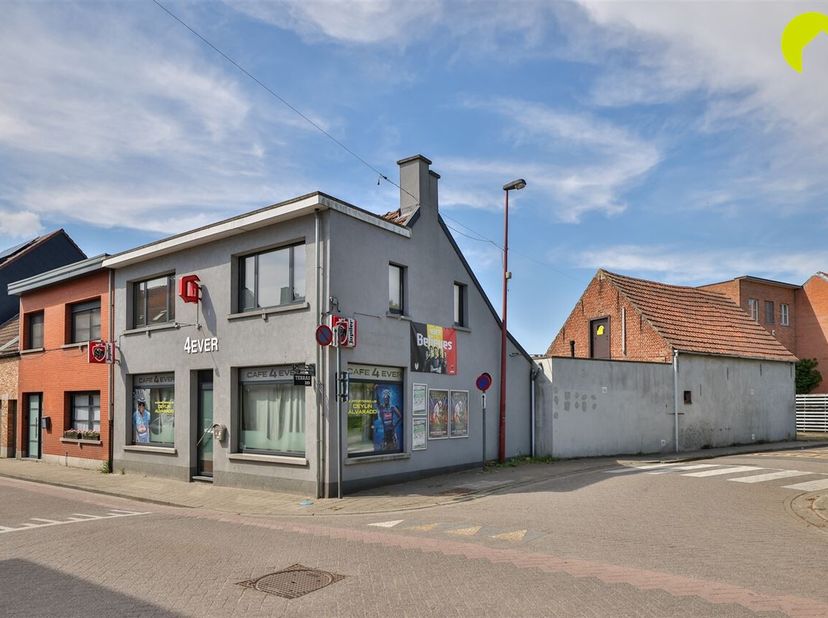 Bent u op zoek naar een interessant handelspand met woonst om uw eigen zaak uit te bouwen? Wenst u wonen en werken te combineren?<br />
In het centrum