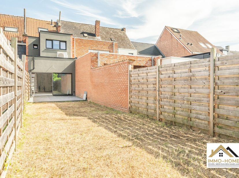 Deze structureel gerenoveerde woning wacht nog enkel op je persoonlijke afwerking ... een buitenkans dus voor wie op zoek is naar een energiezuinige w