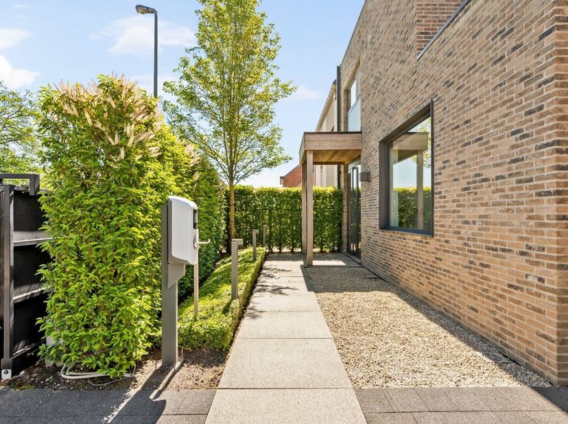 Op zoek naar een ruime, instapklare woning waar comfort, privacy en een uitstekende ligging samenkomen? Deze energiezuinige gezinswoning in het gelief