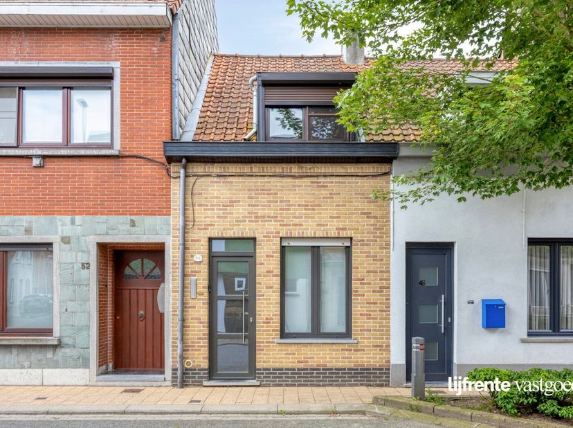 Deze eigendom wordt aangeboden als investering via lijfrente, waarbij de verkoper in de woning blijft wonen.<br />
<br />
	Boeket (voorschot): 50.000