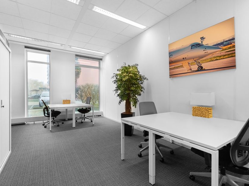 Boek een gemeubileerde kantoorruimte met service voor bedrijven van elke grootte in Signature Port Arthurlaan 11<br />
<br />
Dit aanbod omvat een eig