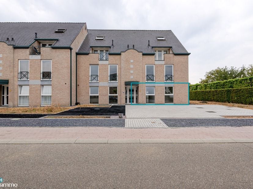 INSTAPKLAAR GELIJKVLOERS APPARTEMENT MET 2 SLAAPKAMERS, BERGING EN AUTOSTAANPLAATS NABIJ HET CENTRUM VAN BILZEN<br />
<br />
Dit instapklaar gelijkvlo