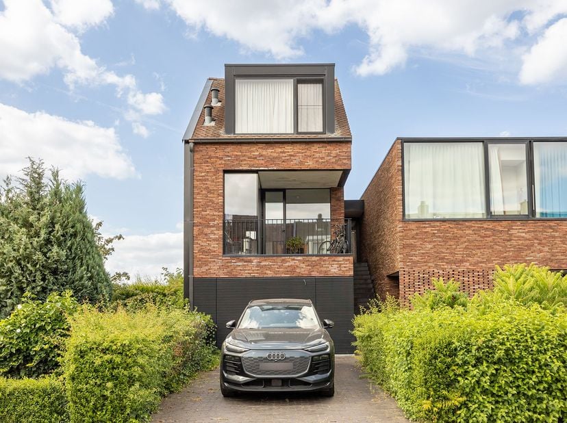 Bezoek mogelijk na aanmaak huurdersprofiel via: https://onid.mijnhuurprofiel.be/property/e3e30926-2c60-4ba6-a0c4-d2d158edf56aDit lichtrijke duplexappa