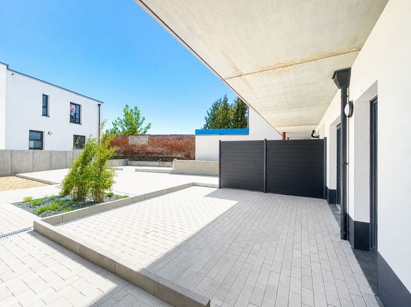 In een nieuw luxe appartementencomplex met 11 ruime appartementen, voorzien van parkeerplaatsen en kelders in een beveiligde ondergrondse parkeergarag