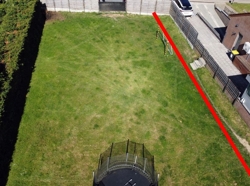 Terrain à bâtir située dans un quartier calme.<br />
Il propose 19,5 mètres de façade pour une profondeur de +/- 46 mètres.<br />
Situé en zone d'habi