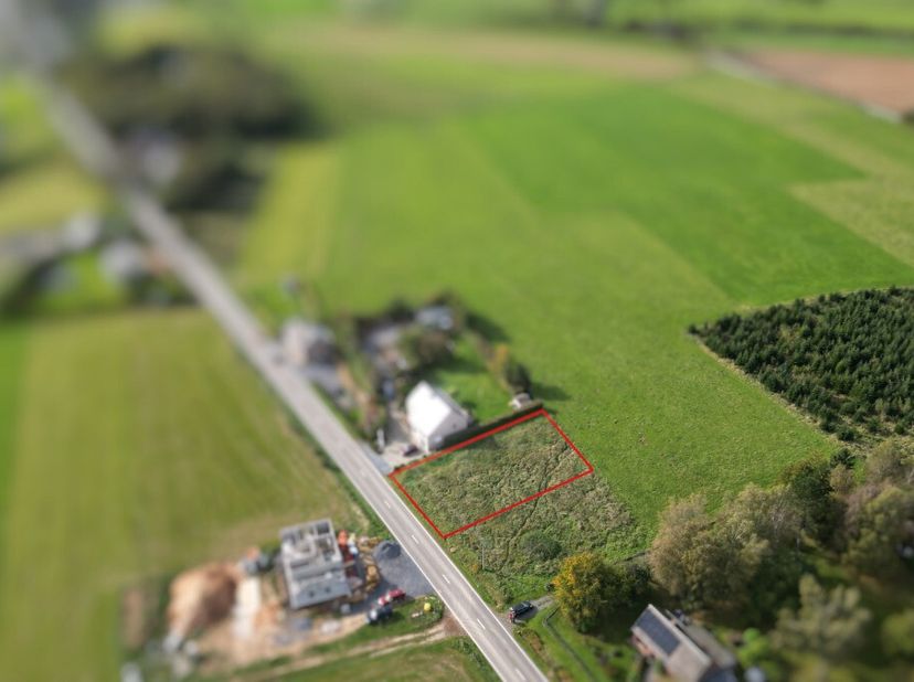 ERA BLUX biedt u een prachtig bouwterrein van 8 are 69 centiare aan, gelegen in het rustige dorpje HautFays in de gemeente Daverdisse. Een aangename l