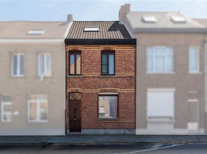 Rustig wonen in het centrum van Zwijndrecht? Dat kan. Deze charmante ruime en aangename woning met mooie tuin en garage (20m², met extra opbergzolder