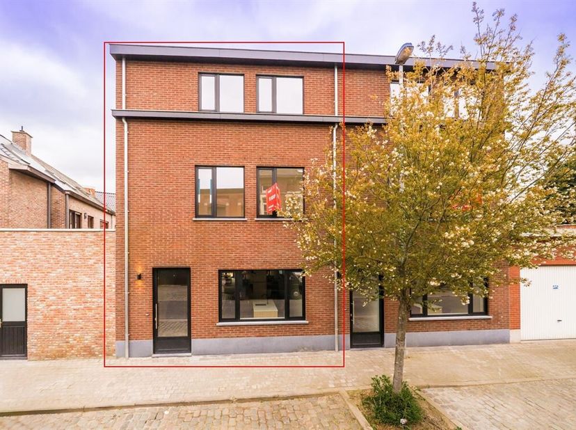 Wonen met een WOW-gevoel in een instapklare nieuwbouwwoning met 4 slaapkamers.<br />
Op een verrassend rustige ligging, en toch vlakbij belangrijke in
