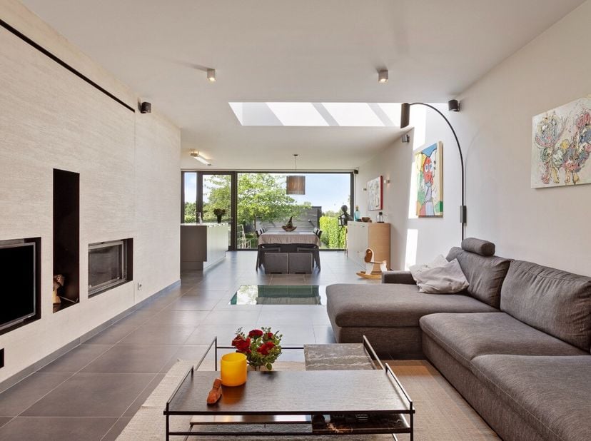 Deze magnifieke eigendom met hoge afwerkingsgraad en enkele praktische eyecatchers door architect Deviane is de perfecte woning voor wie op zoek is na