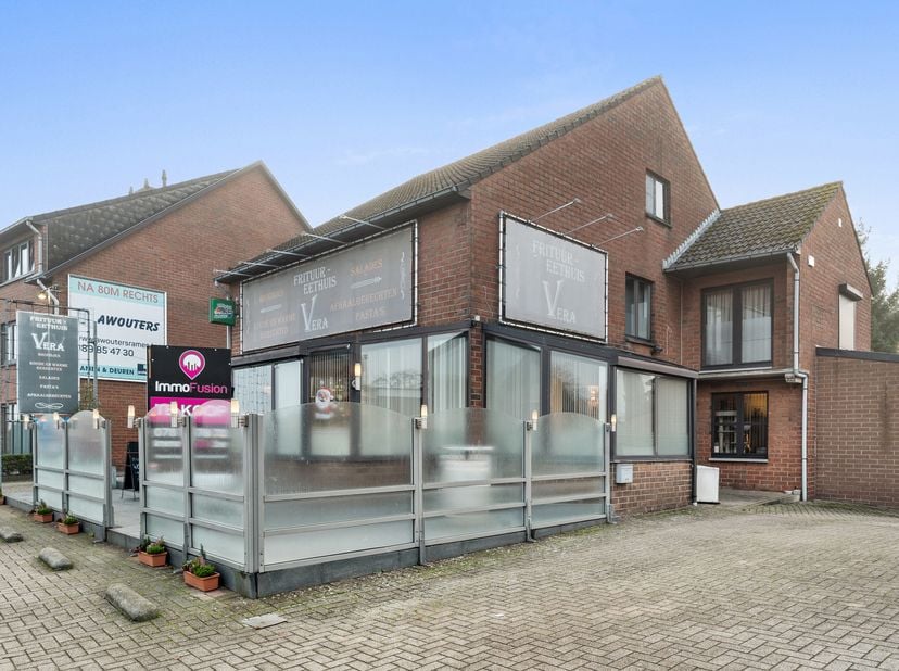 Bent u klaar om een uitzonderlijke kans te grijpen en eigenaar te worden van een succesvol, gerenommeerd frituur eethuis met een lange geschiedenis?<b