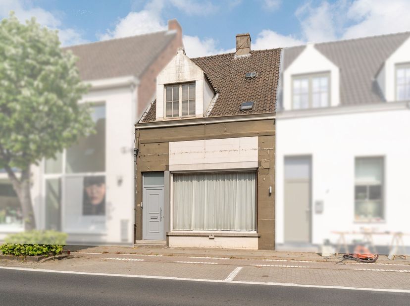 Deze woning is gelegen op de Dendermondsesteenweg, in het hart van Destelbergen. Dankzij de centrale ligging bevinden winkels, scholen, dagelijkse voo