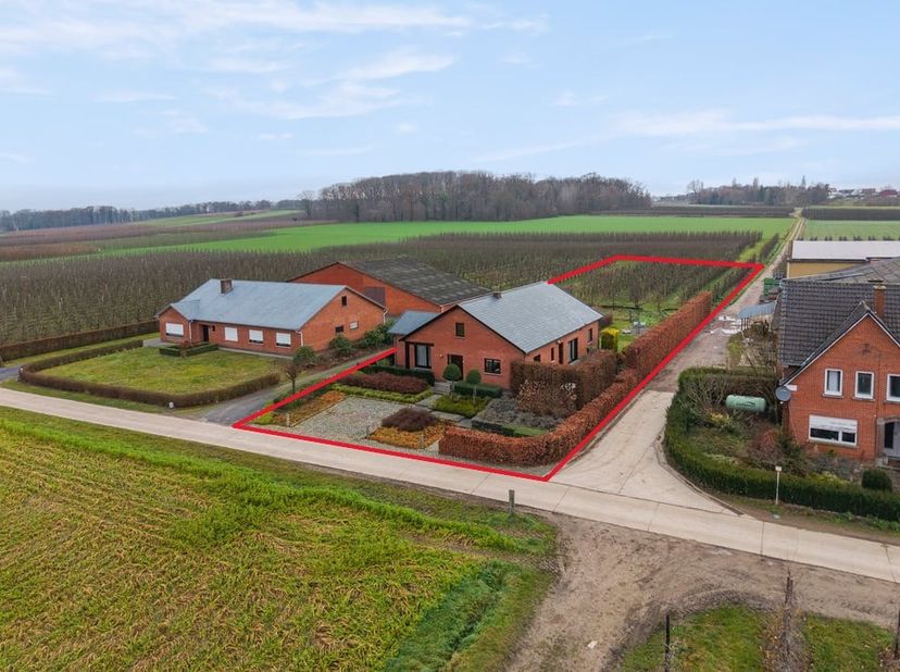 &amp;nbsp;Op Groenstraat 7A te Kortenaken bevindt zich deze bijzonder ruime gezinswoning, gelegen op een royaal perceel van maar liefst 26a82ca. De woning