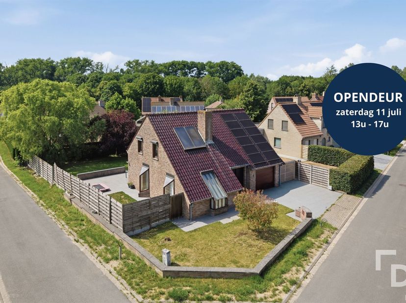 Deze vrijstaande woning is gelegen in een rustige en residentiële woonwijk in Poperinge. Dankzij de doordachte indeling, het hedendaagse comfort en de