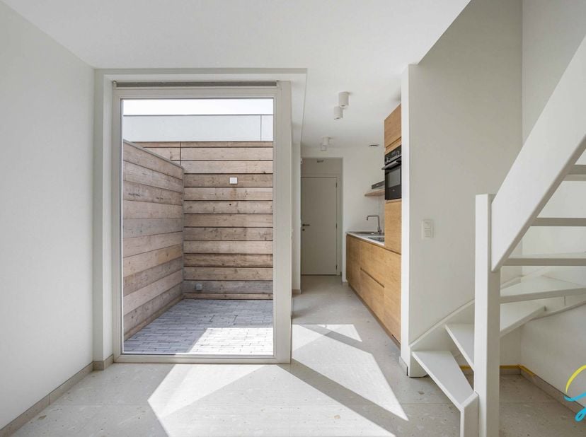 Bent u op zoek naar een instapklare en energiezuinige woning op een toplocatie? Deze volledig vernieuwde woning bevindt zich in het hart van Ninove, o