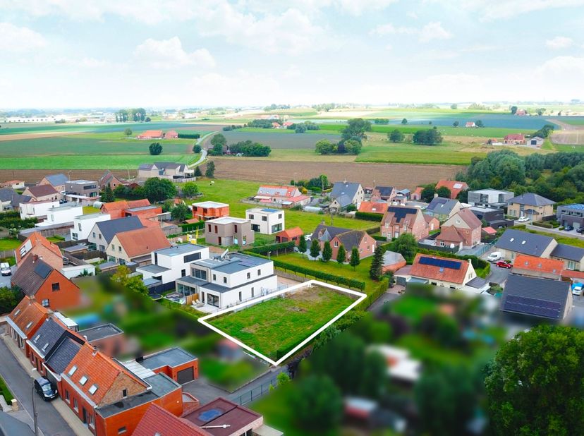 Nabij het centrum van Houthulst,&amp;nbsp;gelegen&amp;nbsp;in een rustige verkaveling, bieden we u dit waardevolle perceel bouwgrond&amp;nbsp;aan. Dit lot bouwgro