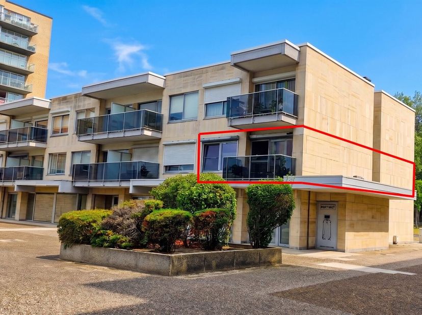 Recent gerenoveerd (93m²) appartement met 2 slaapkamers, twee terrassen gelegen te Linkeroever (Galgeweel).  <br />
Ligging: Ontdek dit unieke apparte
