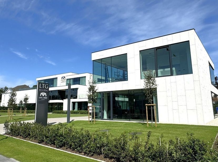 172m² winkelruimte met 168m² kelder aan de Kortrijksesteenweg (N43: Gent-Deinze) in Sint-Martens-Latem, een drukke invalsweg van Gent<br />
Ideaal ing