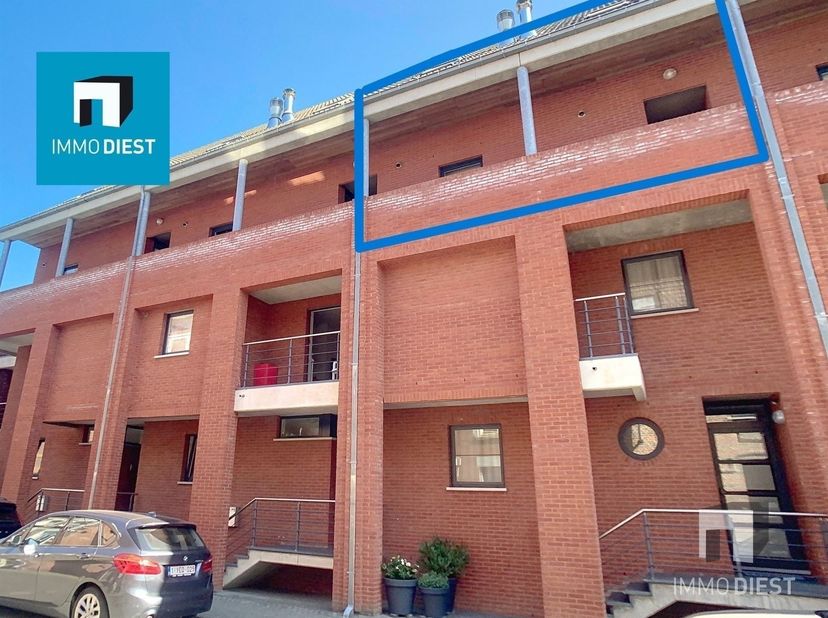 NIEUWE VOORWAARDEN<br />
BEL VOOR EEN BEZOEK OP 013 31 25 22<br />
duplex appartement mét 3 slaapkamers op een TOPligging<br />
Voor alleenstaanden