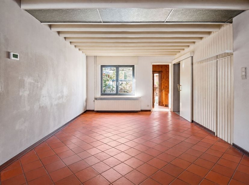 Te renoveren woning met zonnige tuin op centrale ligging te Schilde. <br />
<br />
Op zoek naar een woning met potentieel op een gegeerde locatie?