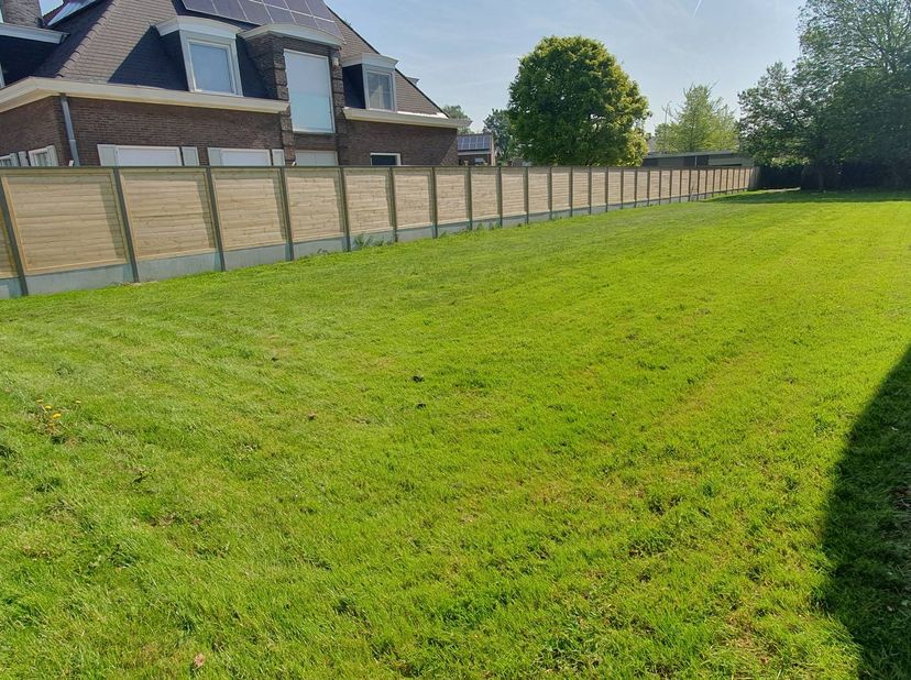 Residentieel gelegen bouwgrond aan de Baronielaan nummer 41 in Izegem<br />
<br />
800 m² (13 meter breed en 61,54 m diep)<br />
<br />
Geen bouwverpl
