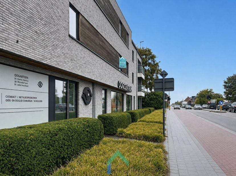 Algemeen<br />
Dit ruime en moderne appartement met 3 slaapkamers en 2 badkamers is gelegen aan de Deken Darraslaan 102 te Tielt, op een uitstekende l
