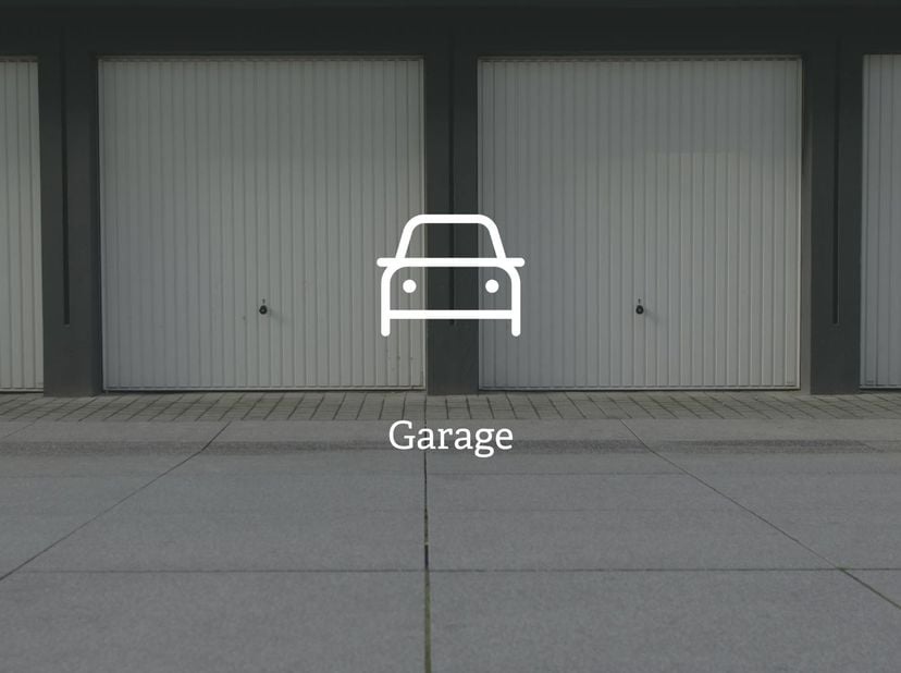 Deze afgesloten garagebox te huur is gelegen in residentie Gemeenteplein in de Meersstraat te Waregem. <br />
<br />
De residentie is gelegen op een a