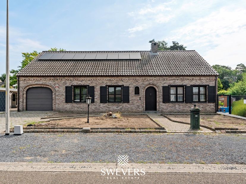Voor meer info en foto’s, surf naar www.swevers.be – Deze open bebouwing aan de Oude Heidestraat 2 in Heusden-Zolder biedt een uitstekende kans voor w