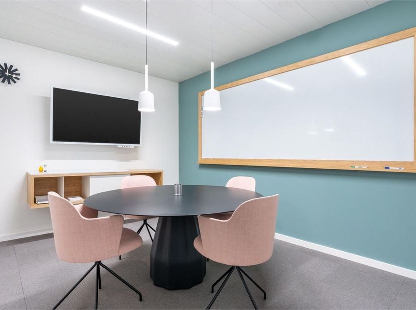 Boek een serviced office voor vier personen, dan regelen wij de rest.Bereik uw maximale productiviteit in Brussel in het bruisende co-workingcentrum M