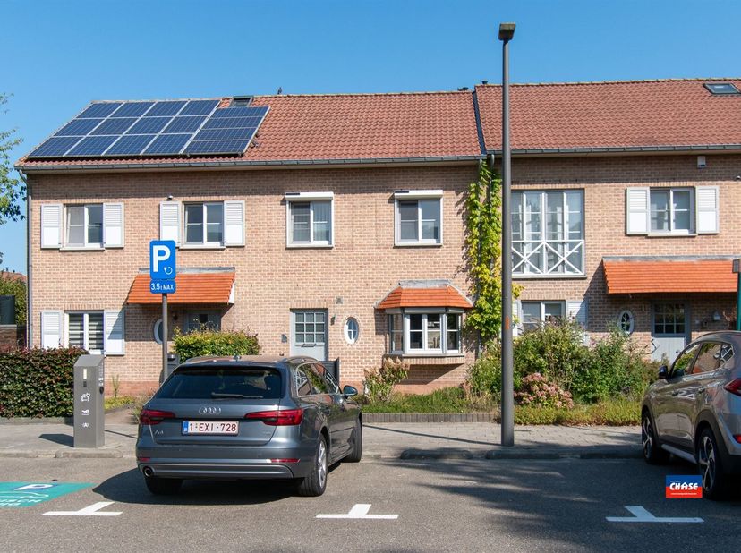 HOBOKEN | RUIME, INSTAPKLARE GEZINSWONING MET DRIE SLAAPKAMERS, GROTE ZOLDER EN TUIN OP EEN TOTALE GRONDOPPERVLAKTE VAN 195m² | EPC B |<br />
Indelin