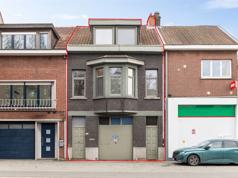 Journée portes ouvertes le samedi 14 mars de 12h30 à 13h30<br />
Situation : Cette maison familiale est idéalement située sur la rue animée de Bredaba