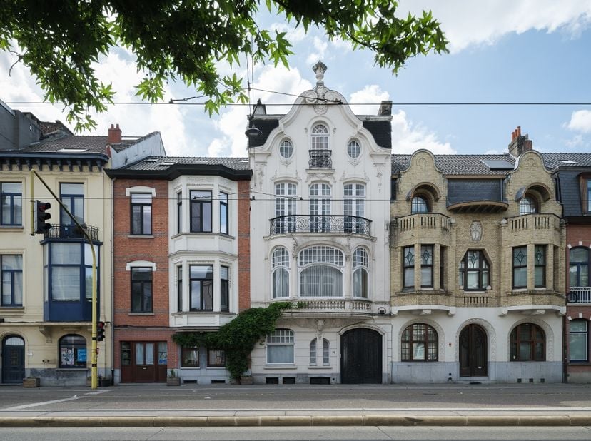 Unieke herenwoning met tuin en garage in neorococostijl nabij Gent-Sint-Pieters.<br />
<br />
Op een toplocatie, op wandelafstand van station Gent-Sin