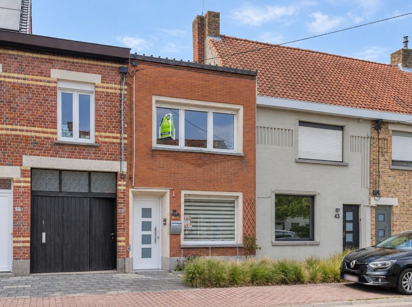 Huis te koop in Mandeldreef 41,
                    8800 Roeselare