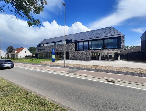                                         Rez-de-chaussée commercial à louer à Lochristi, € 4.500
