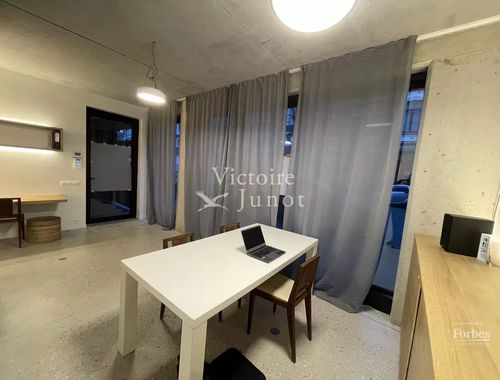                                         Bureaux à louer à Ixelles, € 1.110
