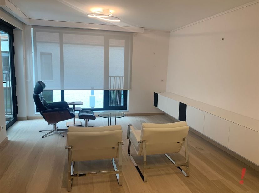 Magnifiek GEMEUBELDE assistentiewoning met zonnig terras. <br />
Deze assistentiewoning is praktisch gelegen in het residentiële Varsenare op wandela