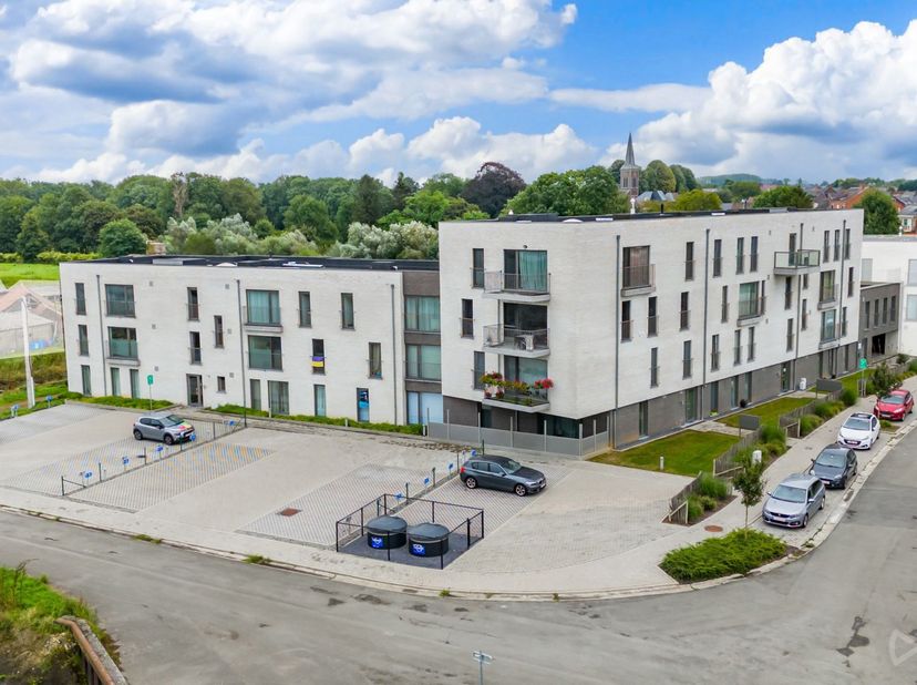 Appartement quasiment neuf (construction 2022) situé au 1er étage avec ascenseur dans la résidence "ACP Laurent".<br />
Il se compose d'un hall d'entr
