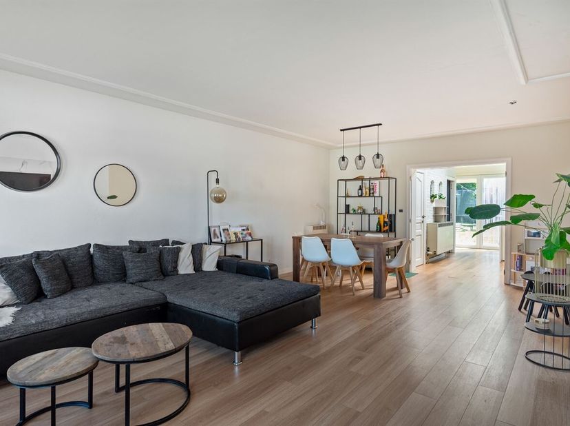 Te renoveren woning met 3 slpks en tuin!<br />
Deze charmante te renoveren woning bevindt zich in het hart van Koningshooikt en is ideaal voor gezinne